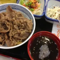 Snapdishの料理写真:とうとう吉野家に手を出した185バーツ|かしまさん