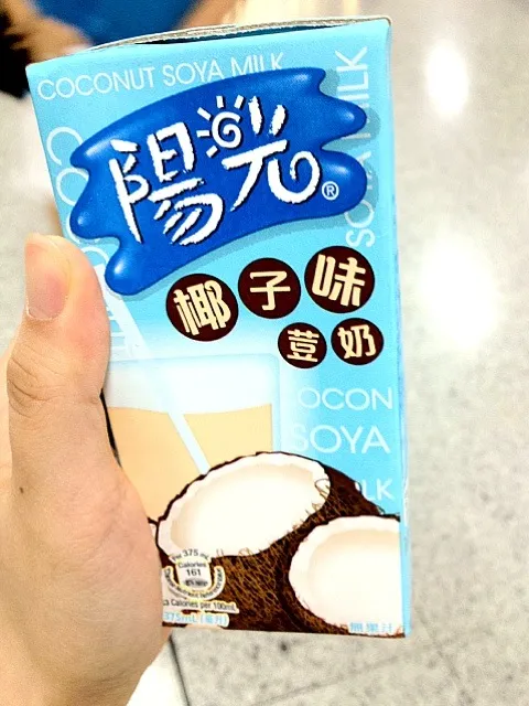 coconut soya milk 椰子味豆奶💛|Vanelさん