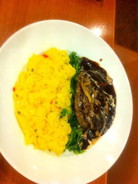 hamburger w/yellow rice|jerika garcia alvaranさん