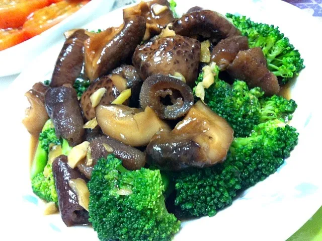 Fried sea cucumber, mushroom, broccoli|PeonyYanさん