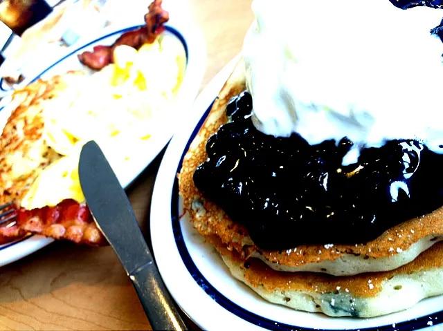 Blueberry pancake with eggs etc...|*Kyoka**さん