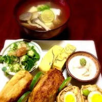 Snapdishの料理写真:鶏ごぼうの直炊き 稲荷おこわ・湯葉・もずくの出汁巻き卵・オクラのスプラウトとおくら・平茸のお澄まし