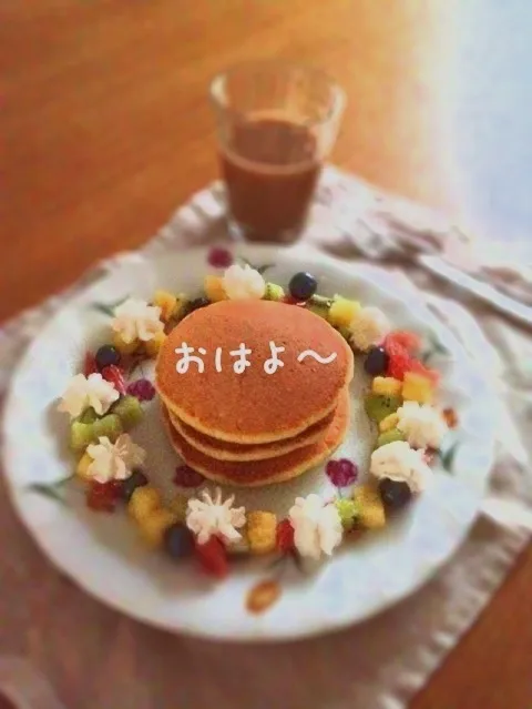 Snapdishの料理写真:4種のフルーツ☆ミニパンケーキの朝|なおさん