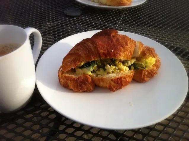 🍳🍀🍞☕scrambled egg with spinach inside a croissant🍀🍳☕🍞|🙏😄さん