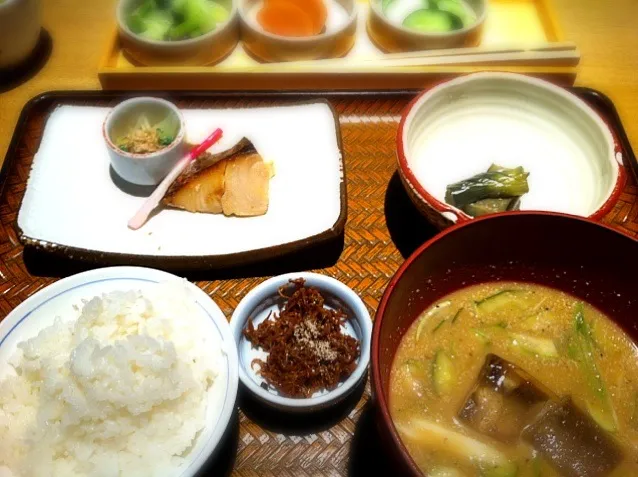 Snapdishの料理写真:冷や汁定食。外は雨でじめじめだけど、キンキンの冷汁でさらさらっと昼ごはん。|liccaさん