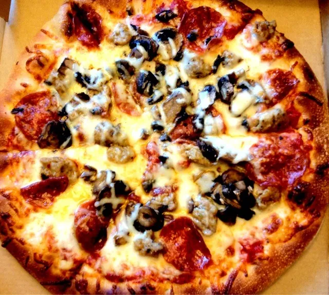 #Pepperoni, #Sausage, and #Mushroom #Pizza|sooprcoolchicaさん