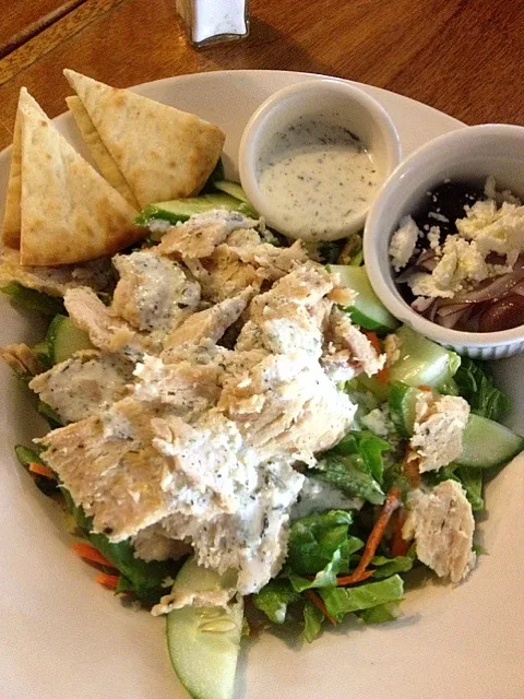 greek salad with chicken|yukさん