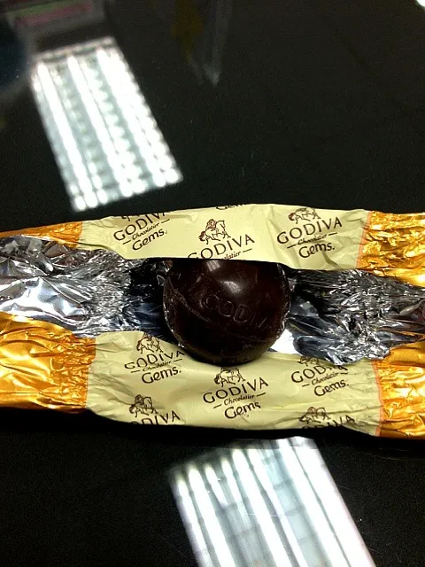 godiva dark choco with vanilla truffle|Ellaさん