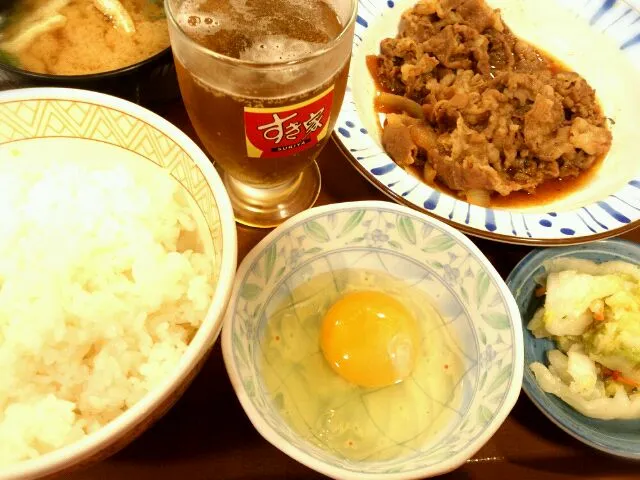 Snapdishの料理写真:牛皿定食＋ビール|ツツカメさん