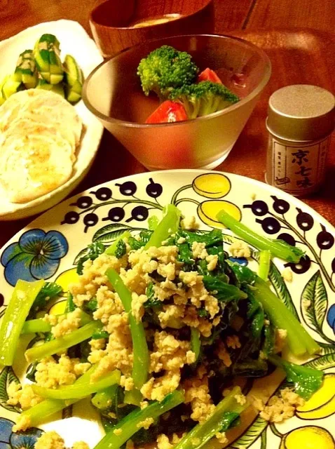 8/14晩御飯 青菜と挽肉の炒め  鶏ハムときゅうり  トマトとブロッコリー  味噌汁  ＊味噌汁には京都土産の七味をかけて。かけ過ぎました☆＊|yukiyamasakiさん