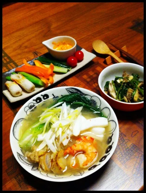 Snapdishの料理写真:海鮮こんにゃくラーメン、ほうれん草とキノコの胡麻ソテー、スティックサラダ|二宮みさきさん