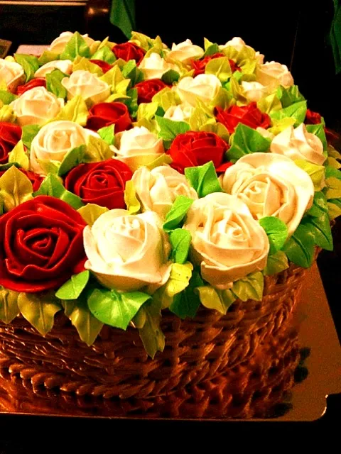 Basket of Roses Cake |Sweet Actuallyさん