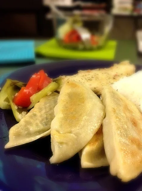 Snapdishの料理写真:dumplings, chicken breast, bok choy and rice|helen kamさん