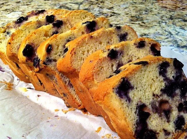 Snapdishの料理写真:Bluberry pound cake|Nanaさん