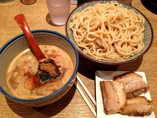 辛つけ麺中盛半肉増し|ひろろーんさん