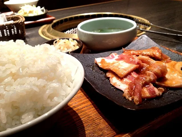 Snapdishの料理写真:豚バラ肉の生姜焼き定食|nogufulさん