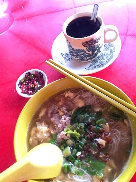 rice vermicilli noodle soup with chinese wine ( mee suah )|laumeikuanさん