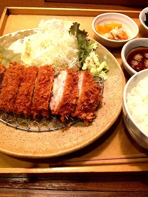 【とんかつ うんの】梅しそチーズ重ねとんかつ膳|ななぞうさん