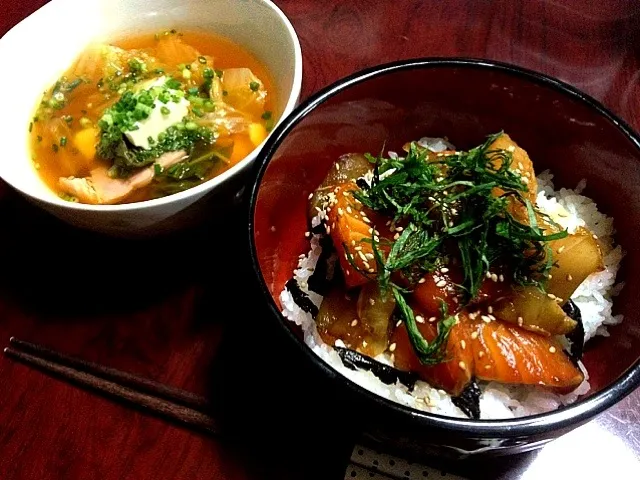 Snapdishの料理写真:漬け丼、キムチスープ|tomomiさん