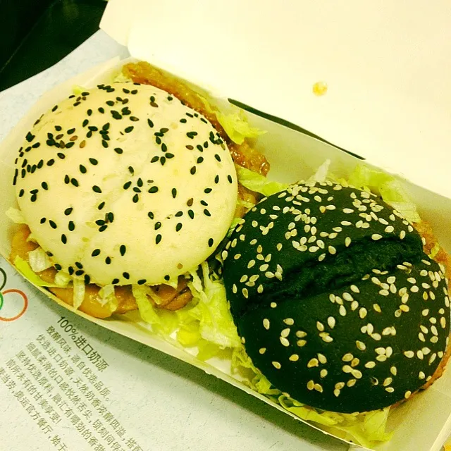 🍔black and white hambuger|アンチーさん