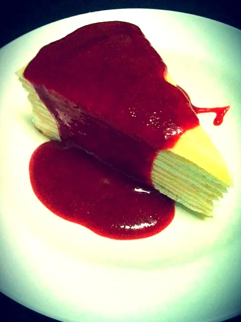 Crepe Cake with Strawberry Sauce |Sweet Actuallyさん