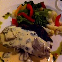 Snapdishの料理写真:steak with gorgonzola sauce|Banu Ozdenさん