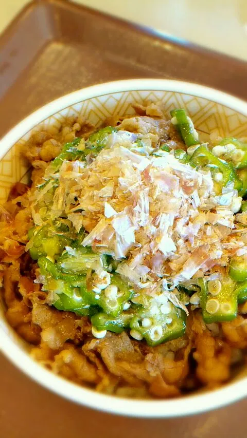 花がつオクラ牛丼|かっちぃさん