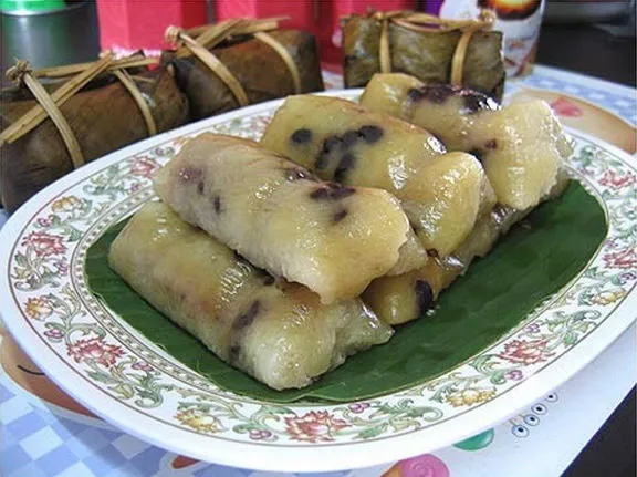 😃Steamed sticky rice ,banana and black beans wrapped in banana leaf😃(Khao Tom mud)|🙏😄さん