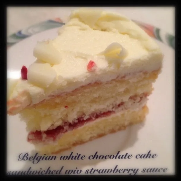 Belgian White chocolate cake sandwiched wiv strawberry sauce|Shazmaさん