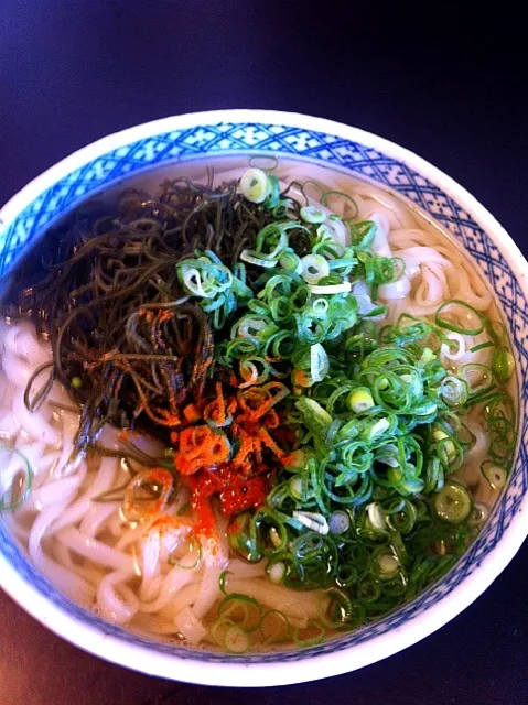 何故かこんなシンプルな物が食べたくて 刻み昆布うどん|ユーリーさん