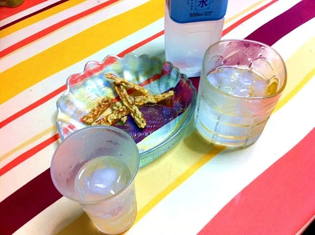 Snapdishの料理写真:相方の帰宅が早い！と言うことで夕食までお酒を一緒に。焼酎です(^_^)|J★Oさん