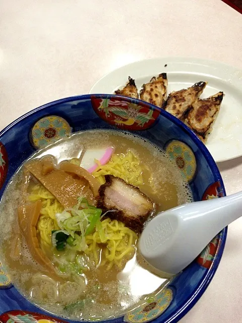 近所の中華飯店のラーメン☆350円！|くららさん