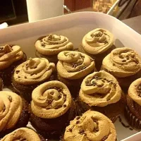 Chocolate buttermilk cupcakes with chocolate buttercream|McBee Lewisさん