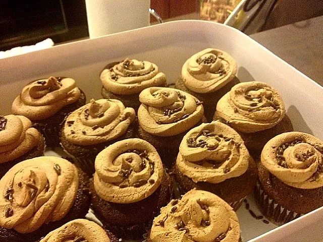 Chocolate buttermilk cupcakes with chocolate buttercream|McBee Lewisさん