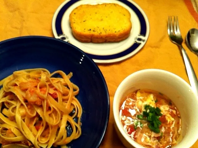 shrimp tomato cream pasta, minestrone soup|Yoshinaさん