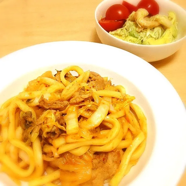 キムチ味噌焼きうどん、アボカドと海老のマヨわさびサラダ|pu-sukeさん