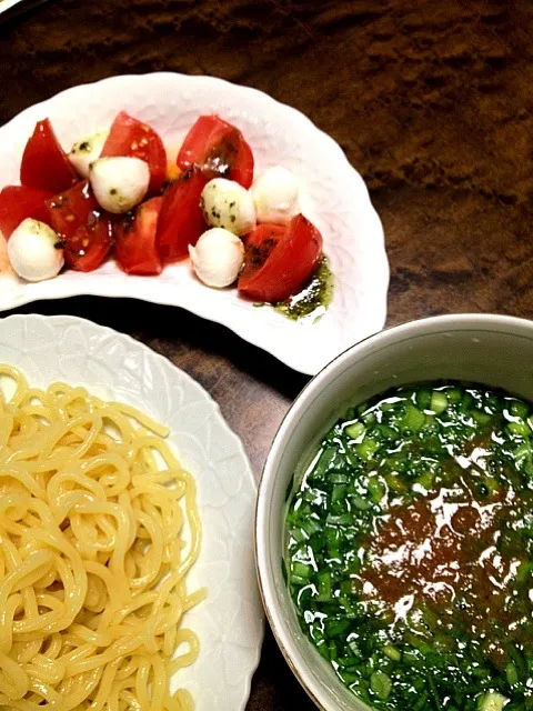 Snapdishの料理写真:ニラつけ麺とミニカプレーゼ|カナうささん