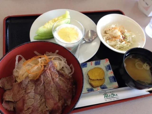 ステーキ丼 期間限定デザート付|そらまめさん