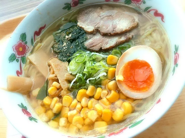 Snapdishの料理写真:本日のランチ。塩ラーメン(350円)|JTKさん