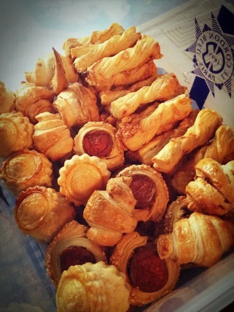 Petits Fours Salés: Mini Ham croissants, Chorizos, Cheese sticks and Sausage rolls|Prae~*さん