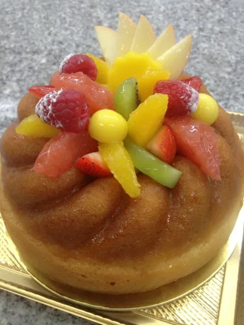 Classique Baba; Sponge bread dipped in rum syrup, fresh cream and fresh fruits|Prae~*さん