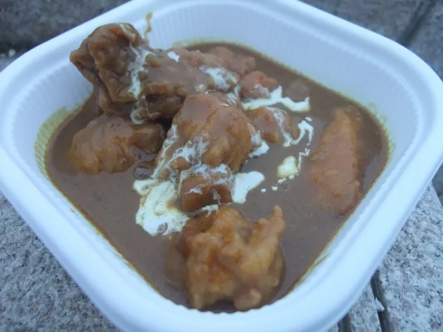 特製煮込みカレーザンギ@(炭火焼き・石焼 串石atくしろザンギ王決定戦2012)|Yasutsugu Uenoさん