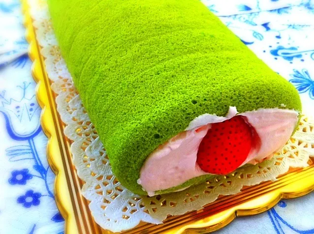 green tea swiss roll cake|Matsu sweetsさん