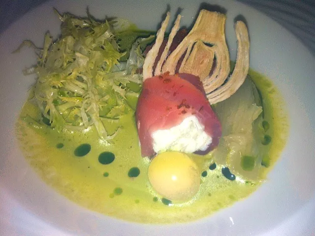 crab salad & red tuna roll with arugula sauce|skyblueさん