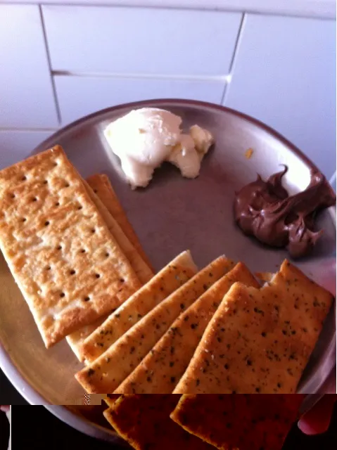 breakfast:) creme cheese and nutella :)|manasi bhargavさん