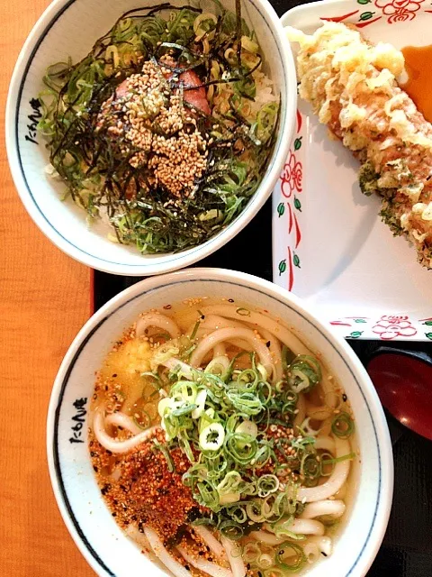 Snapdishの料理写真:ネギトロ丼 うどんセット|yさん