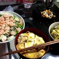 Snapdishの料理写真:親子丼とサラダ|nakano certainさん