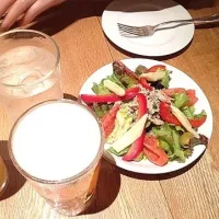 Snapdishの料理写真:サラダとビール|kunihisaさん