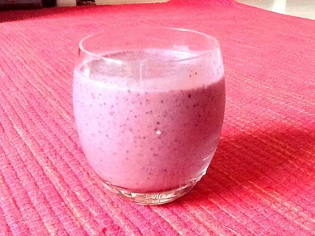 berry smoothie at Sarah's|Kirsten Adachiさん