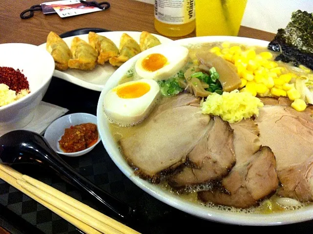 Snapdishの料理写真:tonkotsu ramen !!!@@|robin suさん